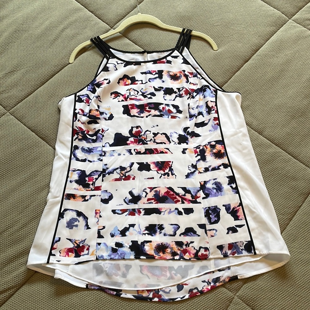 NWT White House Black Market large printed tank top blouse with keyhole back